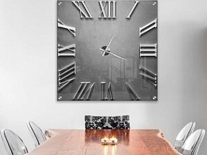 שעון זכוכית רקע צבע בטון מעוצב ספרות רומיות כסוף לבית או למשרד